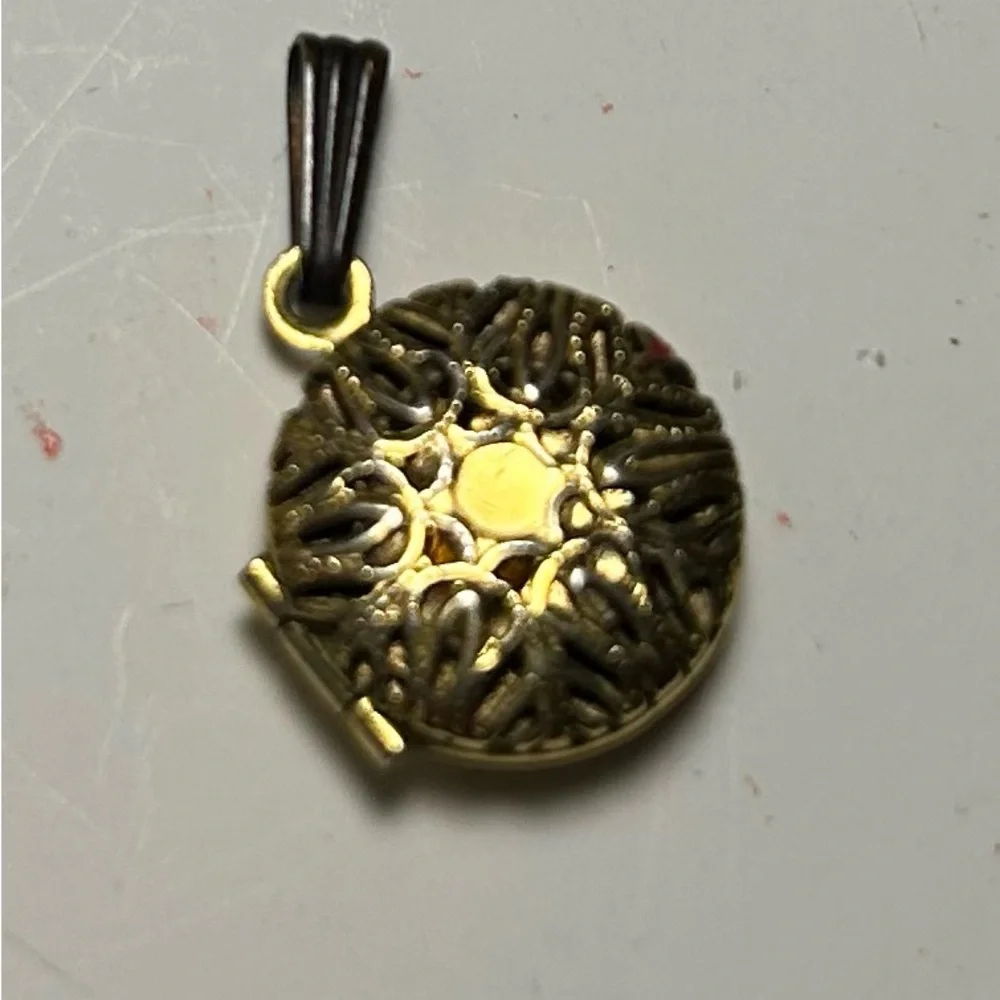 Gold Pendant with Tassel - Picture 9 of 9